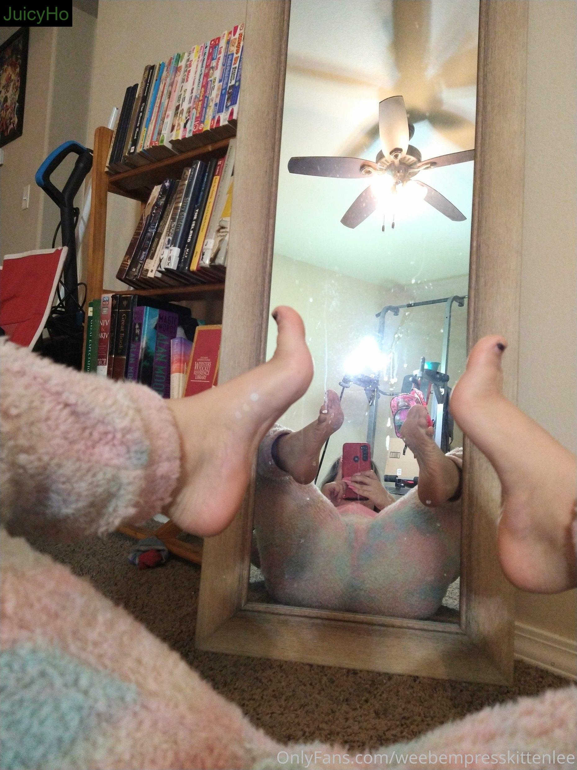 weebempresskittenlee feet