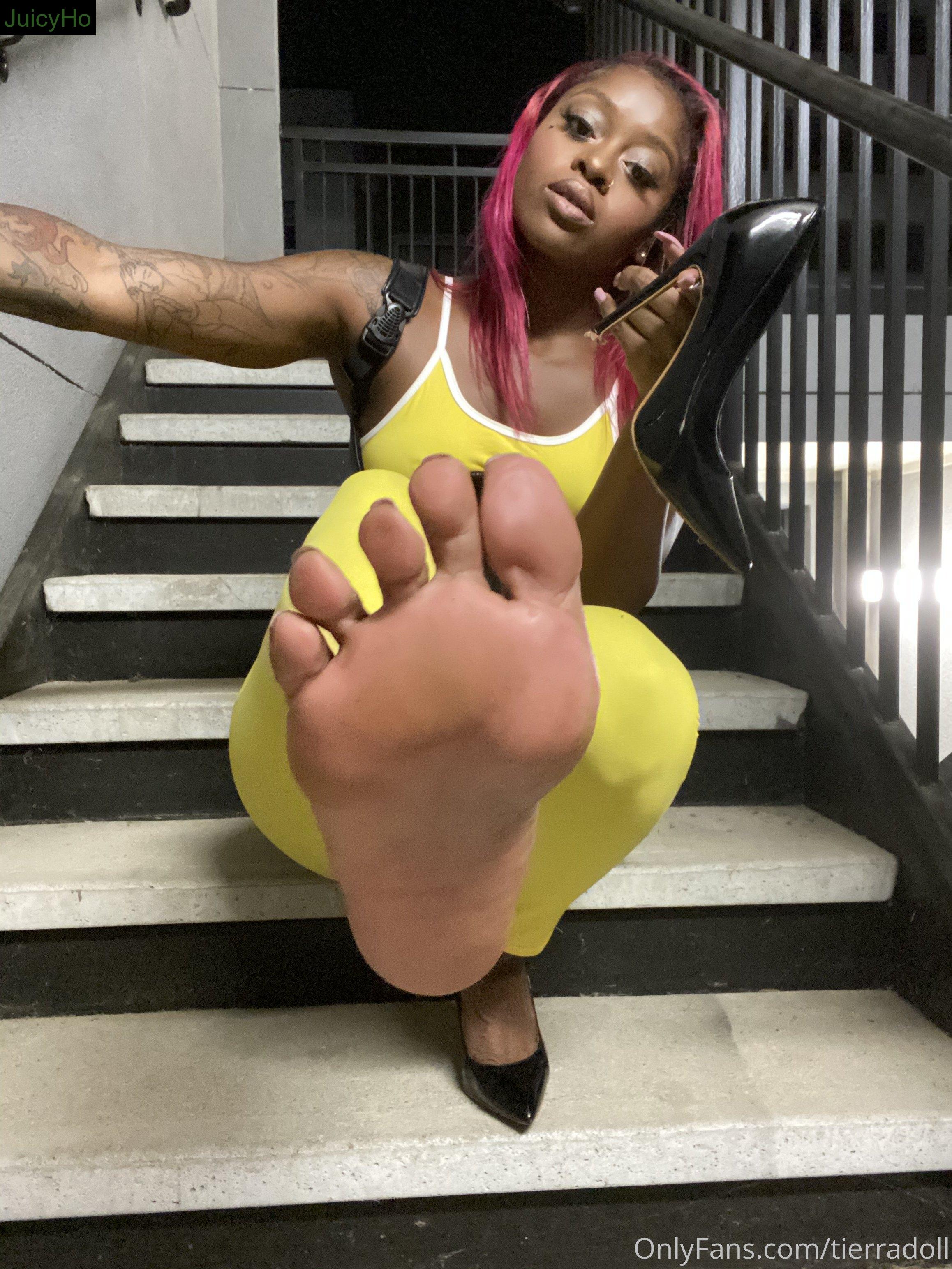 tierradoll feet