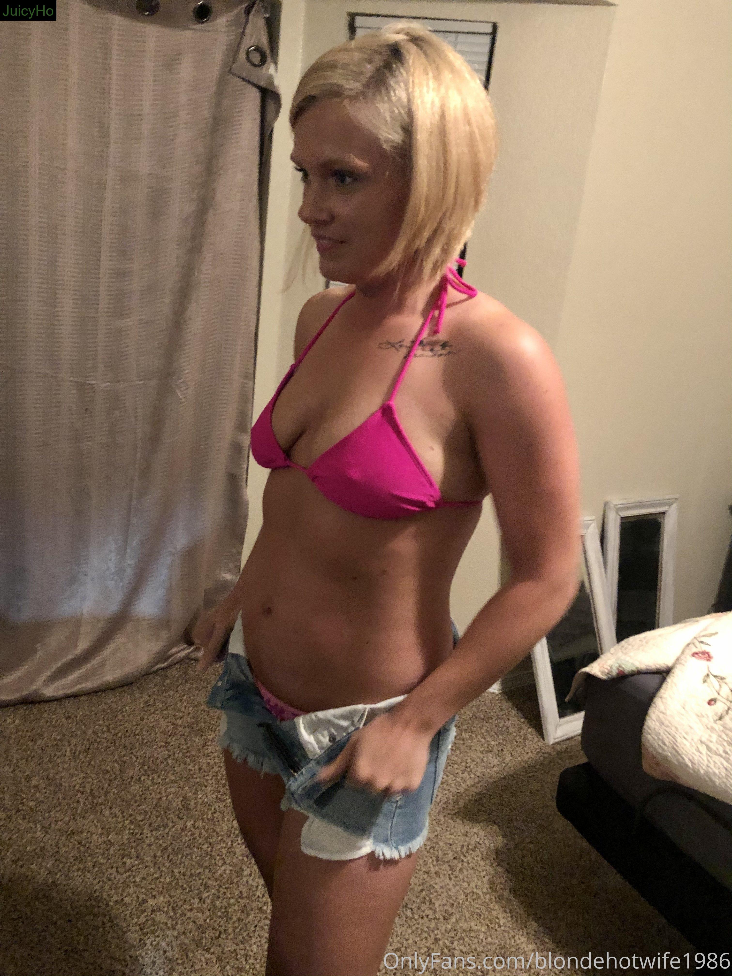 blondehotwife1986 feet