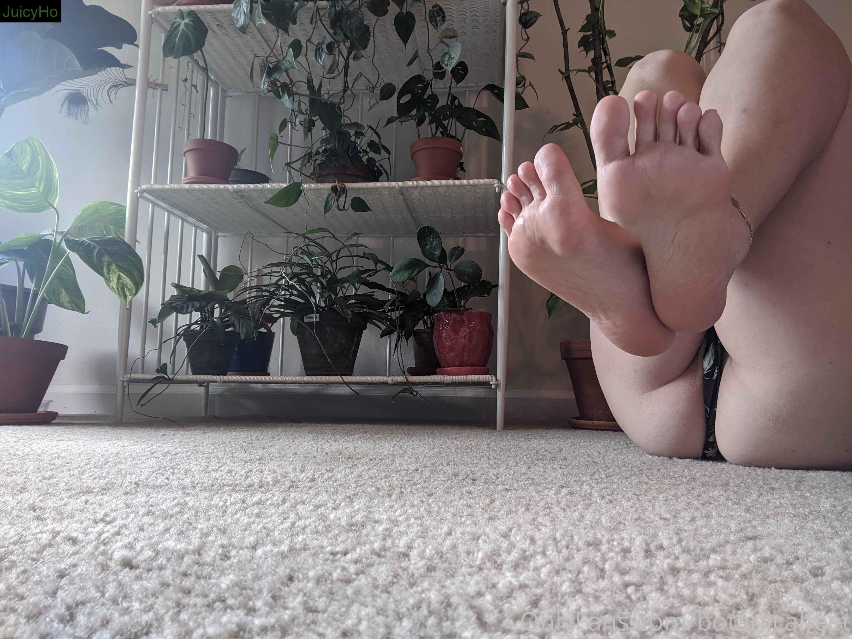 mommymilktruck feet