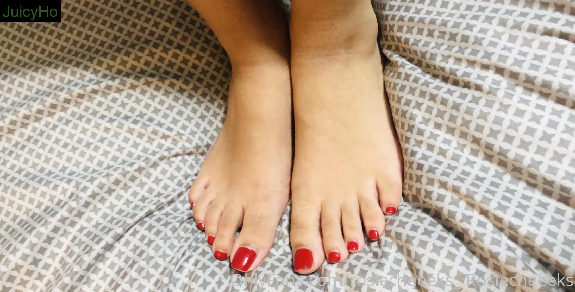 rosiecheeeks_ feet