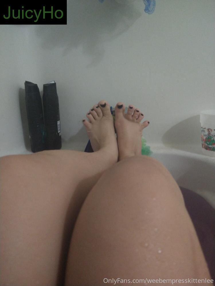 weebempresskittenlee feet