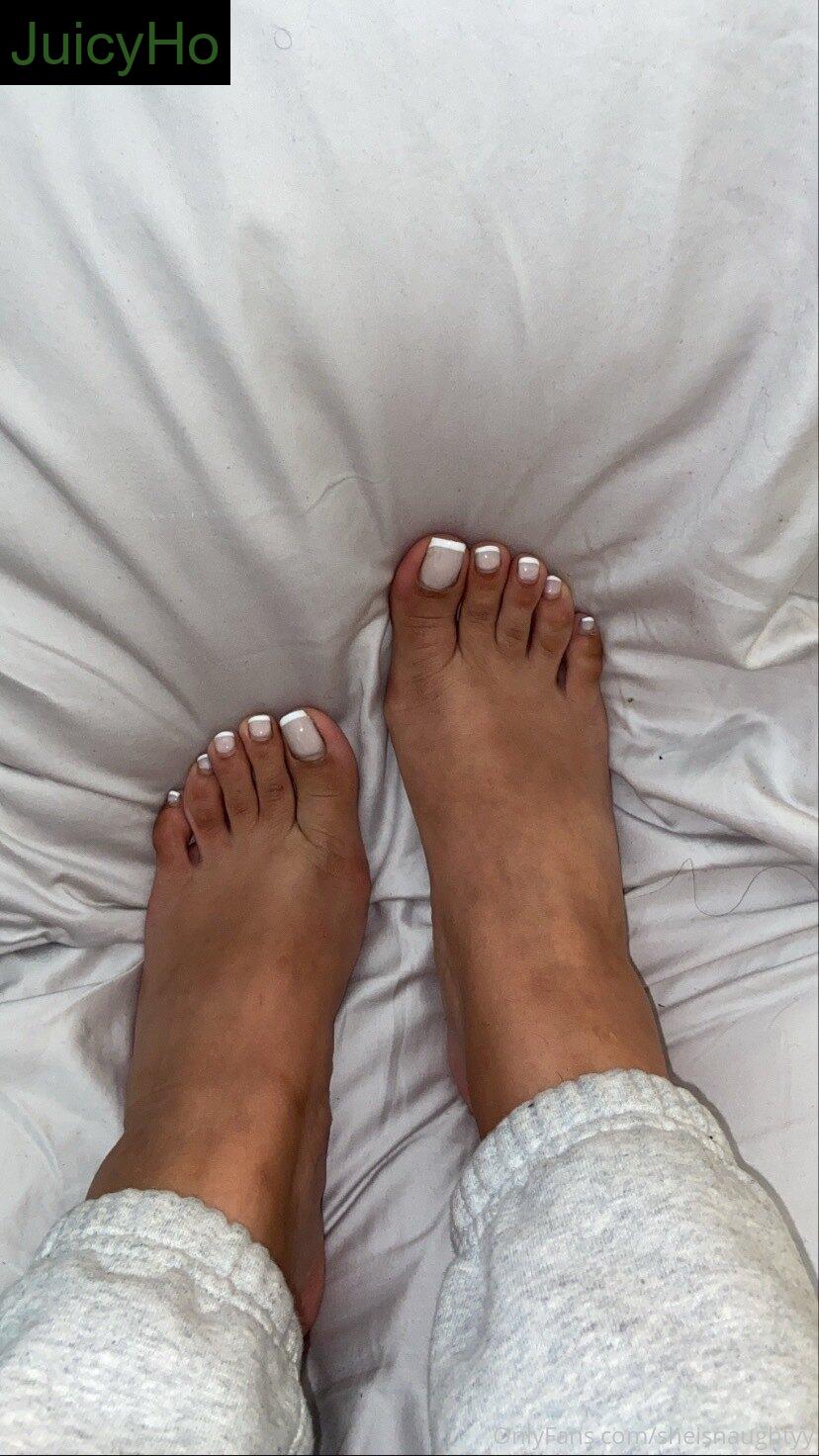 sheisnaughtyy feet